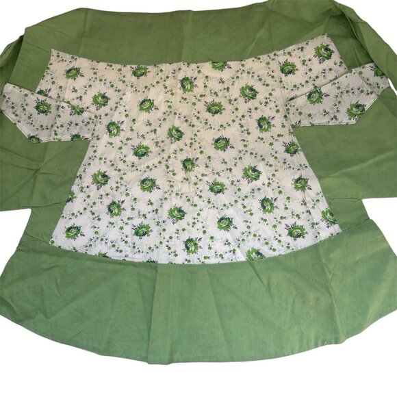 Vintage Homemade Green Floral Apron with Green Apron Strings, Pockets And Hem - Picture 3 of 7